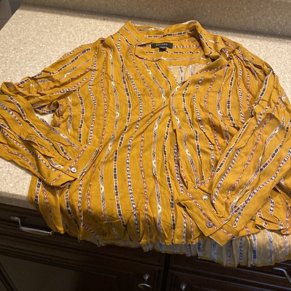 Karen Kane size Large, long sleeved shirt! Beautiful and elegant yellow blouse - Picture 2 of 4